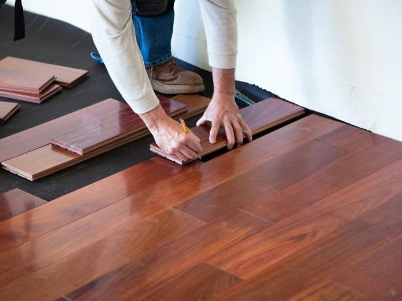 Laminate & Hardwood Flooring